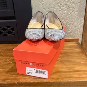 Ivanka Trump Black and White Patterned Loafers sz 7
